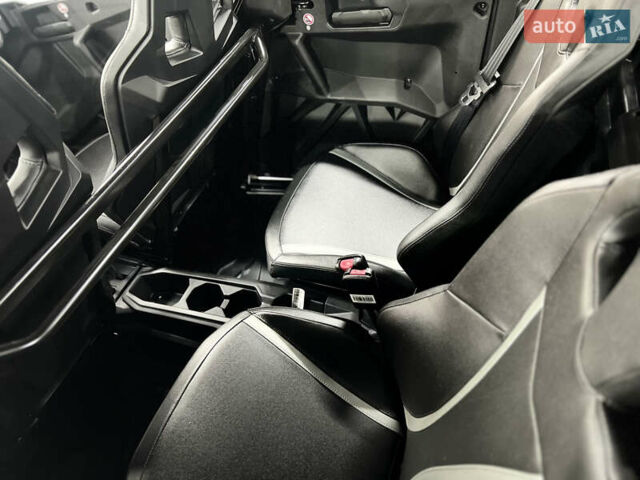 Черный БРП Коммандер, объемом двигателя 1 л и пробегом 1 тыс. км за 32965 $, фото 8 на Automoto.ua