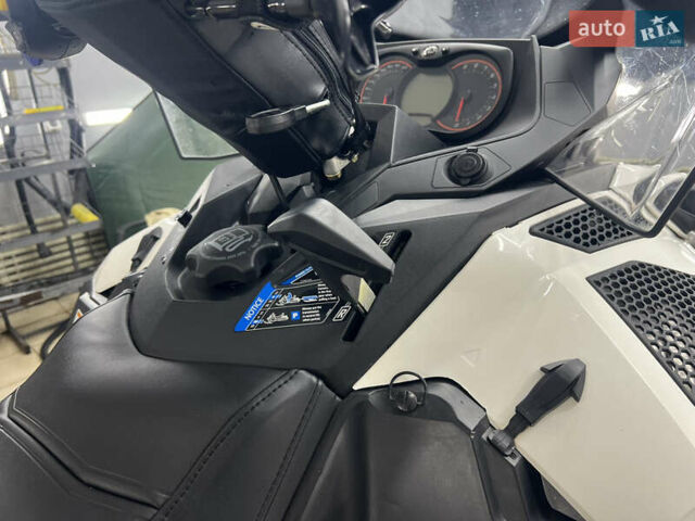 Білий БРП Експедішн, об'ємом двигуна 1.2 л та пробігом 1 тис. км за 14300 $, фото 20 на Automoto.ua