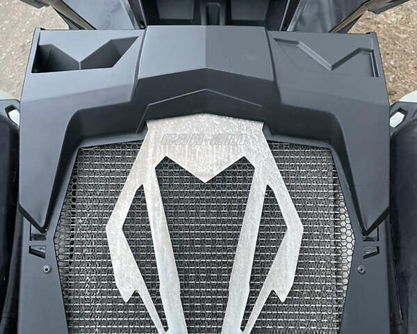 Білий БРП Аутлендер, об'ємом двигуна 1 л та пробігом 4 тис. км за 13800 $, фото 14 на Automoto.ua