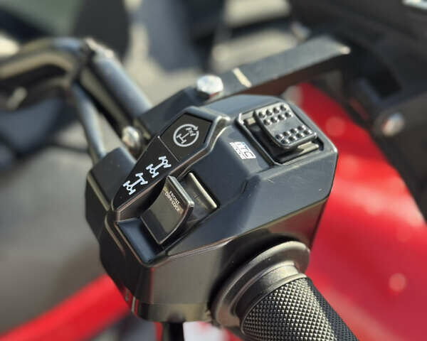 Красный БРП Аутлендер, объемом двигателя 0.7 л и пробегом 1 тыс. км за 13400 $, фото 10 на Automoto.ua