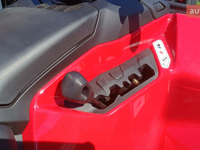 БРП Аутлендер, объемом двигателя 0.7 л и пробегом 0 тыс. км за 15986 $, фото 5 на Automoto.ua