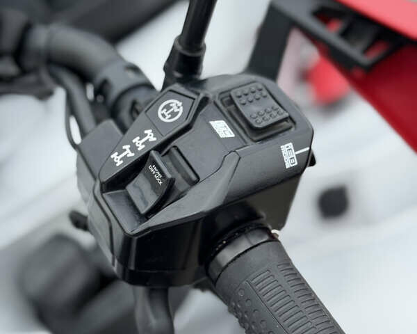 Серый БРП Аутлендер, объемом двигателя 1 л и пробегом 2 тыс. км за 18700 $, фото 7 на Automoto.ua