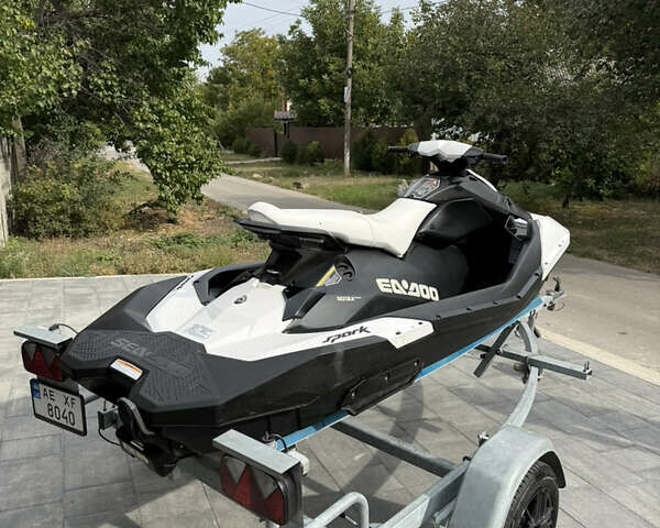 Білий БРП Спарк, об'ємом двигуна 0.9 л та пробігом 100 тис. км за 7600 $, фото 6 на Automoto.ua