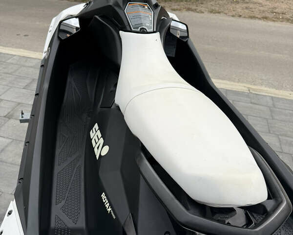 Білий БРП Спарк, об'ємом двигуна 0.9 л та пробігом 100 тис. км за 7600 $, фото 3 на Automoto.ua