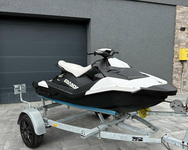 Білий БРП Спарк, об'ємом двигуна 0.9 л та пробігом 100 тис. км за 7600 $, фото 5 на Automoto.ua