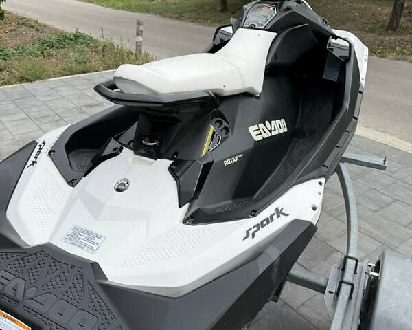 Білий БРП Спарк, об'ємом двигуна 0.9 л та пробігом 100 тис. км за 7600 $, фото 7 на Automoto.ua
