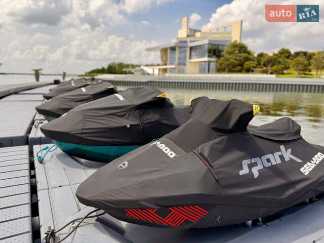 Красный БРП Спарк, объемом двигателя 1 л и пробегом 100 тыс. км за 11500 $, фото 1 на Automoto.ua