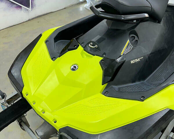 Зелений БРП Спарк, об'ємом двигуна 1 л та пробігом 105 тис. км за 5700 $, фото 3 на Automoto.ua