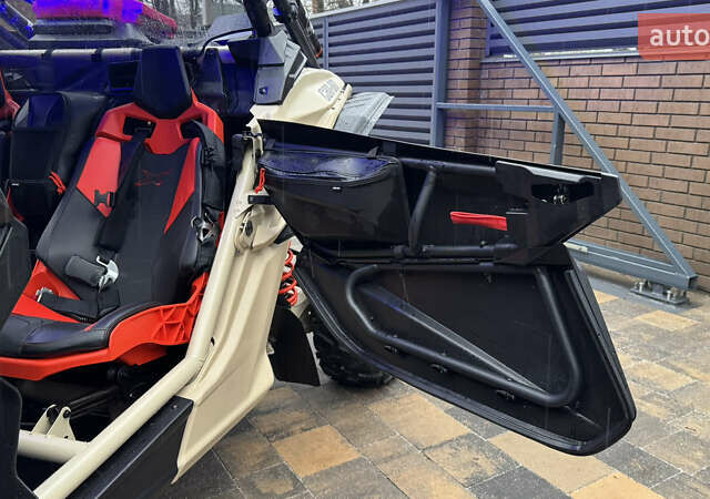 Бежевый БРП Maverick X3, объемом двигателя 0.9 л и пробегом 2 тыс. км за 35900 $, фото 12 на Automoto.ua