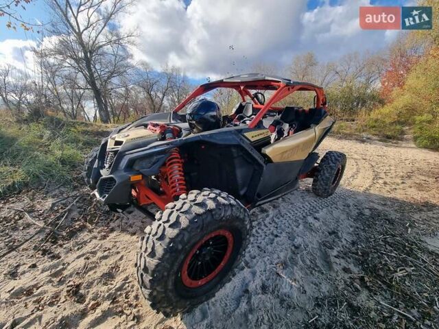 Красный БРП Maverick X3, объемом двигателя 0.9 л и пробегом 6 тыс. км за 15800 $, фото 1 на Automoto.ua
