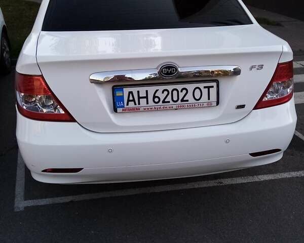 Белый БИД Ф3, объемом двигателя 1.49 л и пробегом 95 тыс. км за 5265 $, фото 4 на Automoto.ua