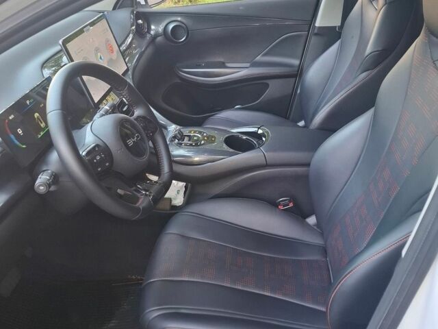 Белый БИД e2, объемом двигателя 0 л и пробегом 16 тыс. км за 18299 $, фото 39 на Automoto.ua