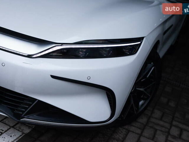 Белый БИД Han, объемом двигателя 0 л и пробегом 61 тыс. км за 30800 $, фото 16 на Automoto.ua