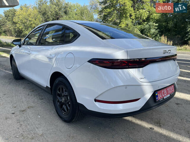 Белый БИД Qin Plus, объемом двигателя 1.5 л и пробегом 1 тыс. км за 19499 $, фото 3 на Automoto.ua