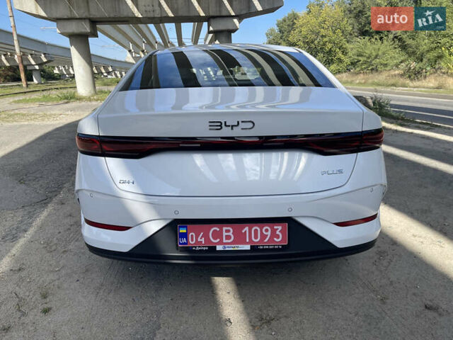 Белый БИД Qin Plus, объемом двигателя 1.5 л и пробегом 1 тыс. км за 19499 $, фото 4 на Automoto.ua