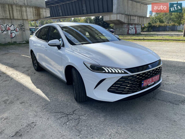 Белый БИД Qin Plus, объемом двигателя 1.5 л и пробегом 1 тыс. км за 19499 $, фото 6 на Automoto.ua