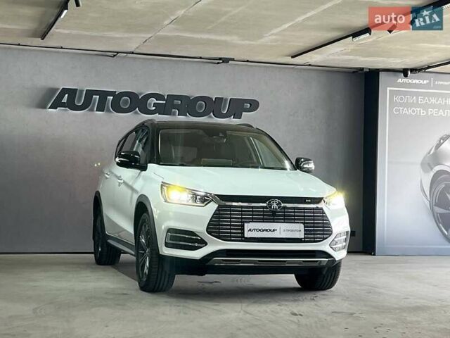 Белый БИД Song EV500, объемом двигателя 0 л и пробегом 38 тыс. км за 16900 $, фото 5 на Automoto.ua