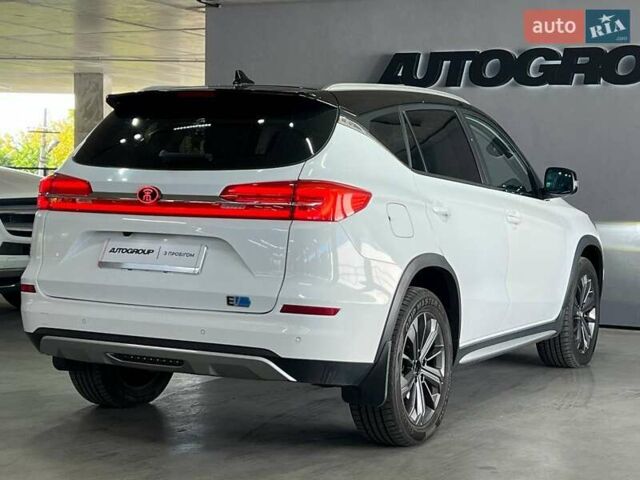 Белый БИД Song EV500, объемом двигателя 0 л и пробегом 38 тыс. км за 16900 $, фото 2 на Automoto.ua