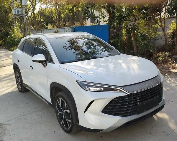 Белый БИД Song L, объемом двигателя 1.5 л и пробегом 20 тыс. км за 28500 $, фото 3 на Automoto.ua