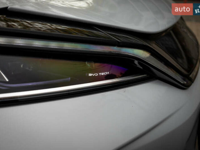 Белый БИД Song L, объемом двигателя 0 л и пробегом 88 тыс. км за 36000 $, фото 6 на Automoto.ua