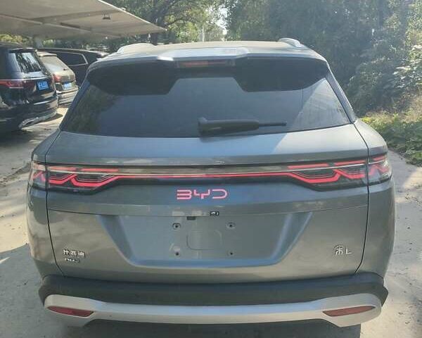 Серый БИД Song L, объемом двигателя 1.5 л и пробегом 17 тыс. км за 28500 $, фото 4 на Automoto.ua