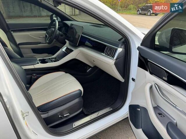 Белый БИД Song Plus, объемом двигателя 0 л и пробегом 67 тыс. км за 24900 $, фото 9 на Automoto.ua