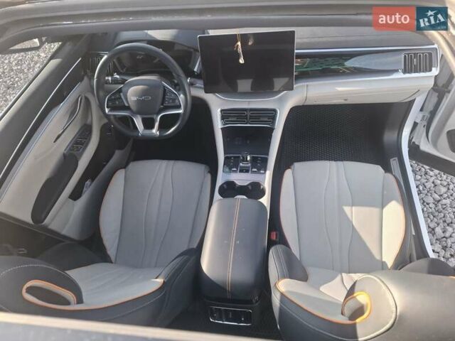 Белый БИД Song Plus, объемом двигателя 0 л и пробегом 49 тыс. км за 24999 $, фото 13 на Automoto.ua