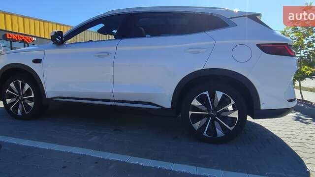 Белый БИД Song Plus, объемом двигателя 0 л и пробегом 24 тыс. км за 27800 $, фото 4 на Automoto.ua