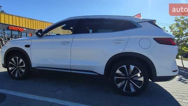 Белый БИД Song Plus, объемом двигателя 0 л и пробегом 24 тыс. км за 27800 $, фото 6 на Automoto.ua