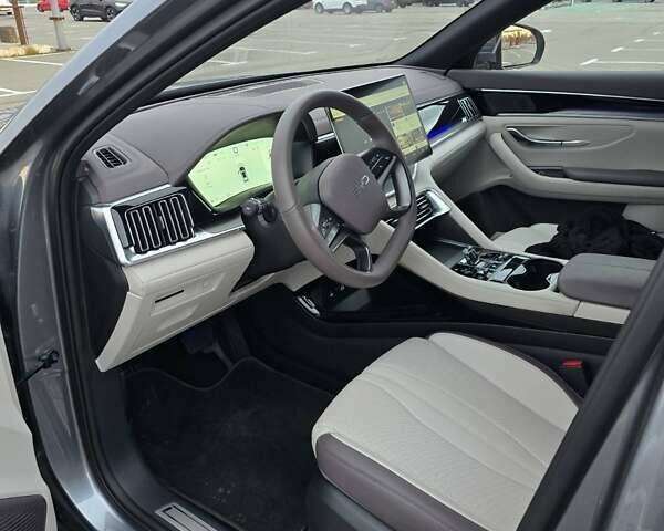 Серый БИД Song Plus, объемом двигателя 0 л и пробегом 9 тыс. км за 27500 $, фото 7 на Automoto.ua