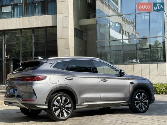 Серый БИД Song Plus, объемом двигателя 1.5 л и пробегом 11 тыс. км за 29900 $, фото 3 на Automoto.ua