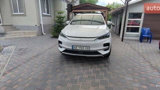 Белый БИД Tang, объемом двигателя 0 л и пробегом 12 тыс. км за 31999 $, фото 2 на Automoto.ua