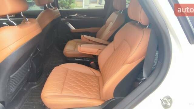 Белый БИД Tang, объемом двигателя 0 л и пробегом 12 тыс. км за 31999 $, фото 4 на Automoto.ua