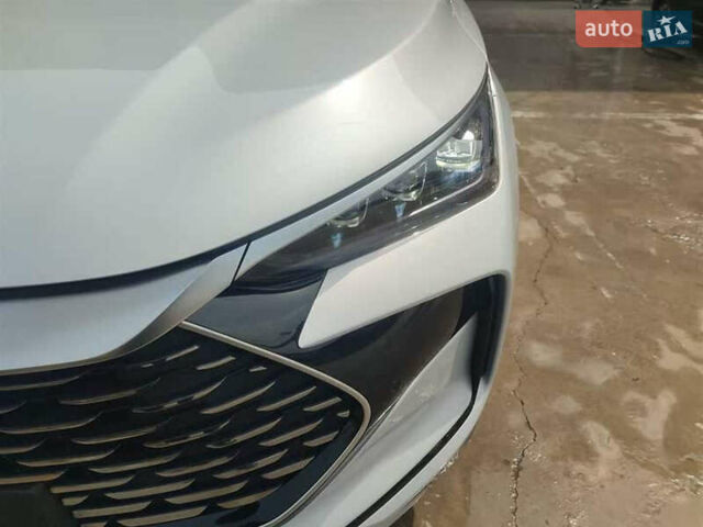Белый БИД Tang, объемом двигателя 1.5 л и пробегом 2 тыс. км за 34500 $, фото 3 на Automoto.ua