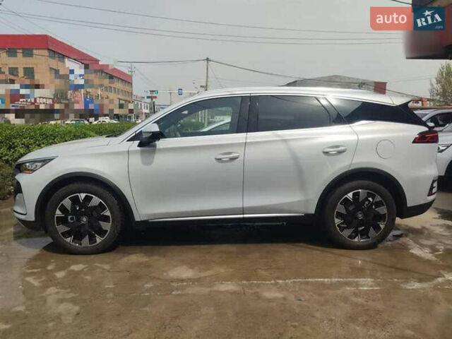Белый БИД Tang, объемом двигателя 1.5 л и пробегом 2 тыс. км за 34500 $, фото 4 на Automoto.ua