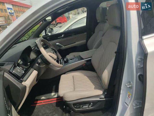 Белый БИД Tang, объемом двигателя 1.5 л и пробегом 2 тыс. км за 34500 $, фото 11 на Automoto.ua