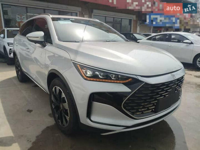 Белый БИД Tang, объемом двигателя 1.5 л и пробегом 2 тыс. км за 34500 $, фото 2 на Automoto.ua