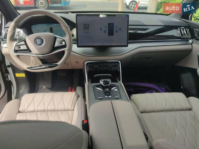Белый БИД Tang, объемом двигателя 1.5 л и пробегом 2 тыс. км за 34500 $, фото 12 на Automoto.ua