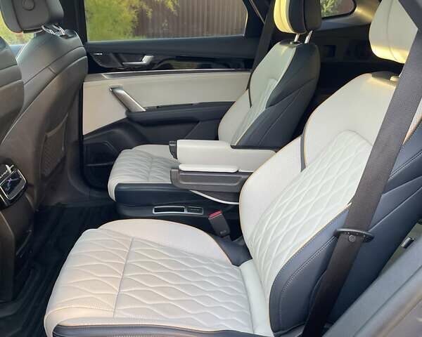 Серый БИД Tang, объемом двигателя 0 л и пробегом 18 тыс. км за 35350 $, фото 15 на Automoto.ua