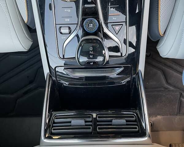 Серый БИД Tang, объемом двигателя 0 л и пробегом 18 тыс. км за 35350 $, фото 12 на Automoto.ua