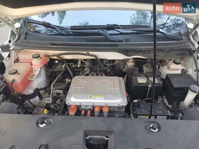 Белый БИД Yuan, объемом двигателя 0 л и пробегом 52 тыс. км за 12000 $, фото 14 на Automoto.ua