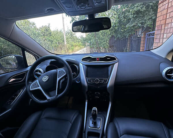 Белый БИД Yuan, объемом двигателя 0 л и пробегом 120 тыс. км за 12100 $, фото 5 на Automoto.ua