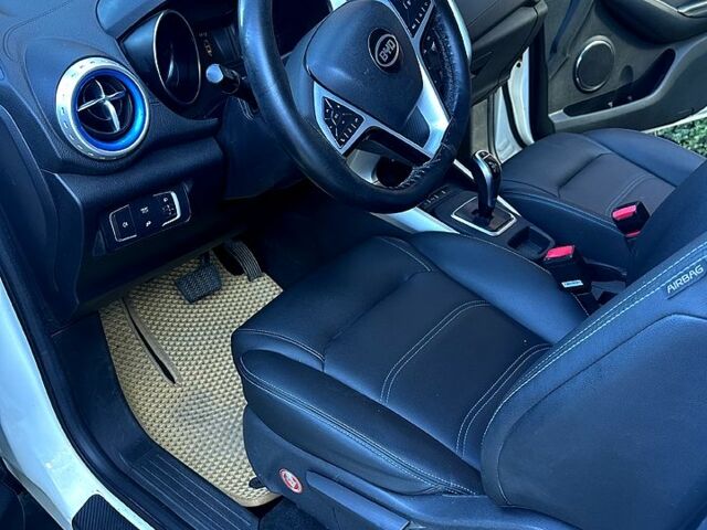 Белый БИД Yuan, объемом двигателя 70 л и пробегом 120 тыс. км за 12100 $, фото 9 на Automoto.ua