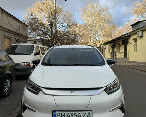 Белый БИД Yuan, объемом двигателя 0 л и пробегом 65 тыс. км за 17500 $, фото 1 на Automoto.ua