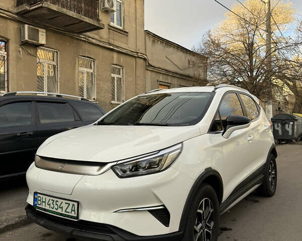 Белый БИД Yuan, объемом двигателя 0 л и пробегом 65 тыс. км за 17500 $, фото 3 на Automoto.ua