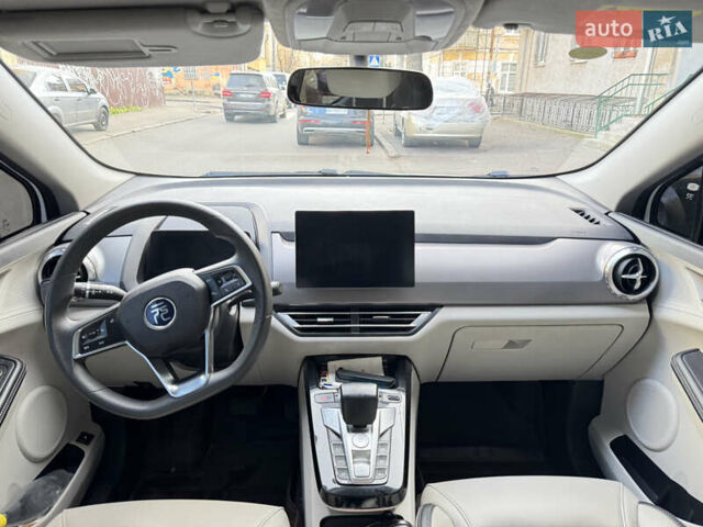 Белый БИД Yuan, объемом двигателя 0 л и пробегом 65 тыс. км за 17500 $, фото 15 на Automoto.ua