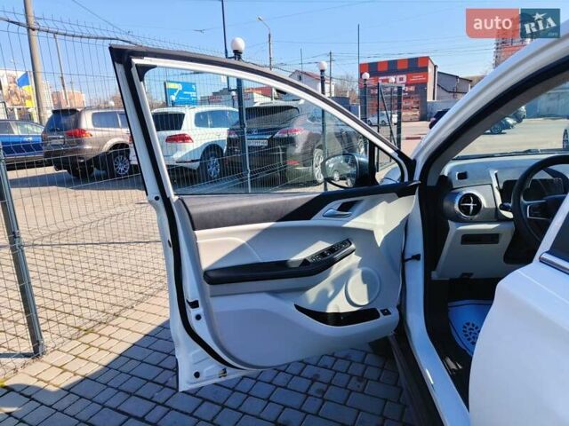 Белый БИД Yuan, объемом двигателя 0 л и пробегом 53 тыс. км за 13100 $, фото 3 на Automoto.ua