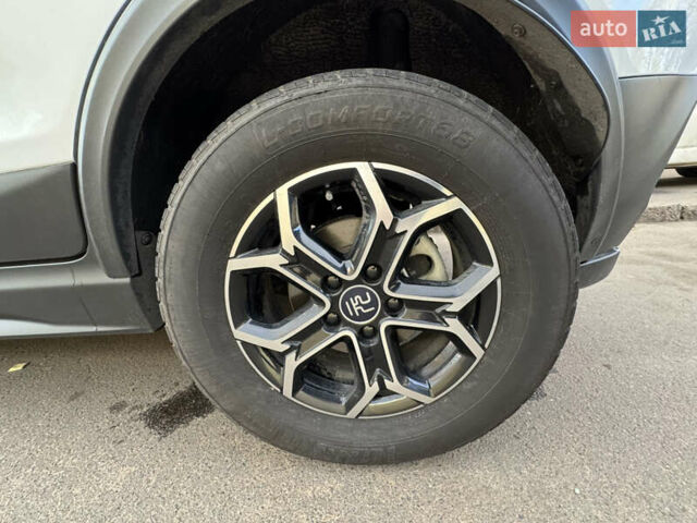 Белый БИД Yuan, объемом двигателя 0 л и пробегом 65 тыс. км за 17500 $, фото 9 на Automoto.ua