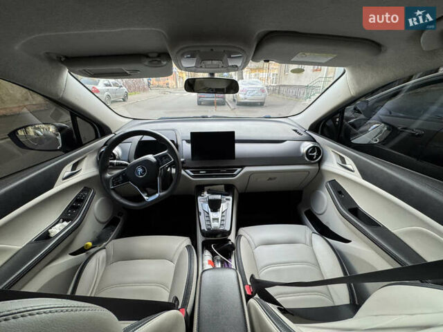 Белый БИД Yuan, объемом двигателя 0 л и пробегом 65 тыс. км за 17500 $, фото 16 на Automoto.ua