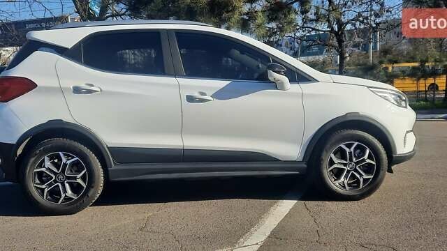 Білий БІД Yuan, об'ємом двигуна 0 л та пробігом 47 тис. км за 17700 $, фото 3 на Automoto.ua